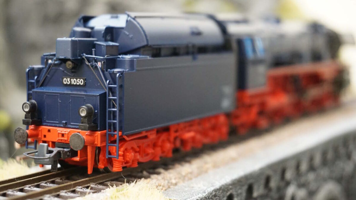 MODRÝ MAURICIUS: Německá parní lokomotiva BR 03.1050 Deutsche Bahn. Čipová krize s náhradou PluX16