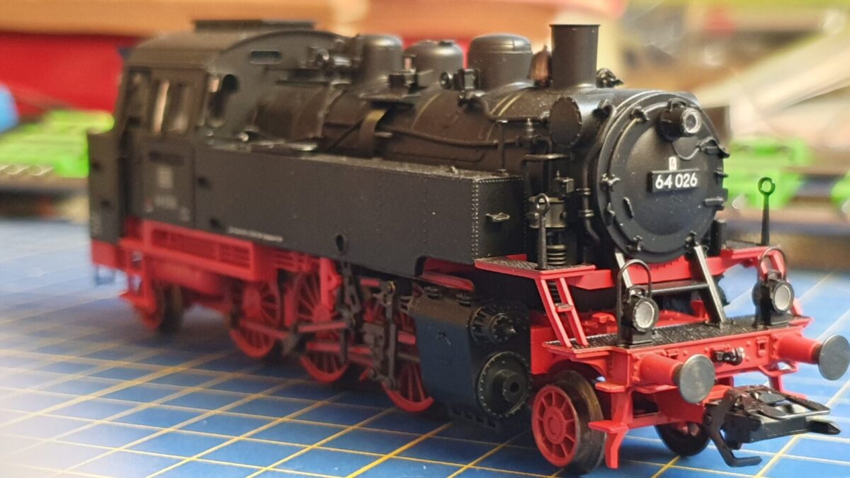 TRIX: Parní BR64 Deutsche Bundesbahn pro lokálky a lehké vlaky