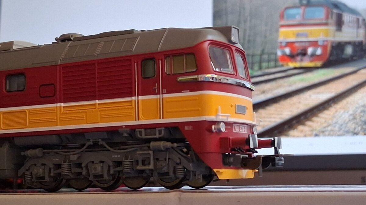 Sergej 781 328-0 od PIKO. Deset let čekání na model se žlutým pruhem