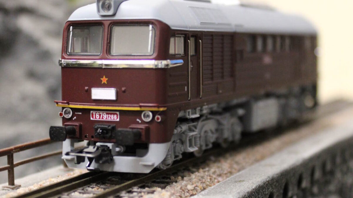 Předražená tuctovka. Chebský těžkotonážník Sergej T679.1266 ČSD od firmy TRIX