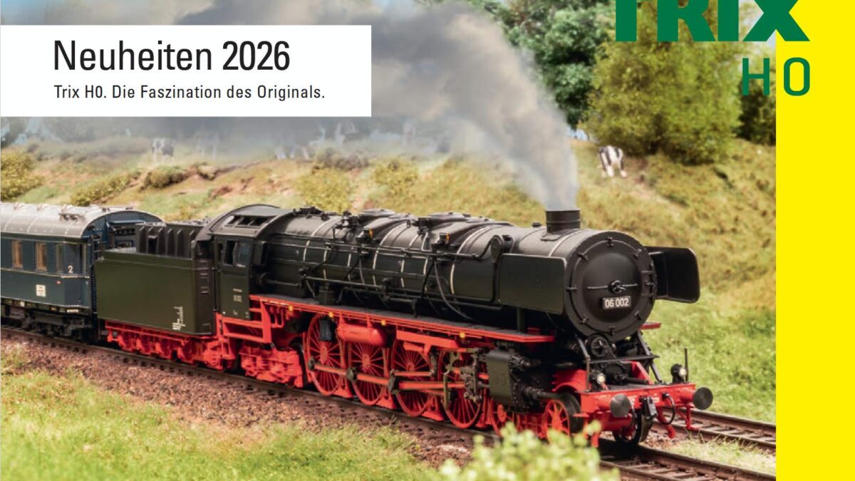 Papoušek 477.043 od TRIXe včetně katalogu 2026